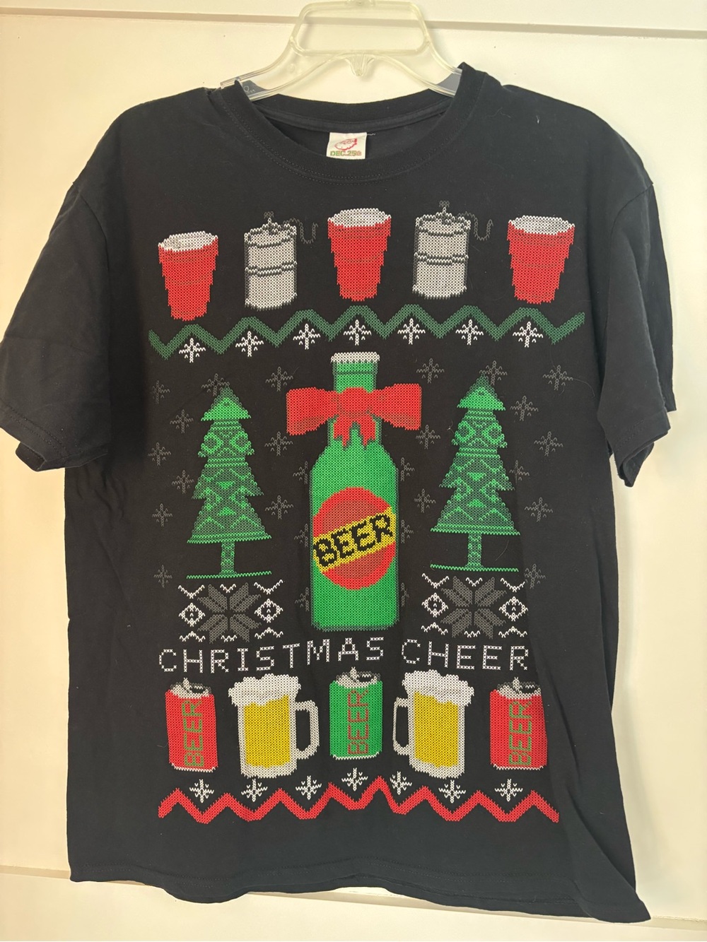 Christmas Cheer Beer Graphic Tee - Black. Mens size large.